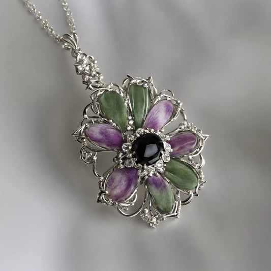 Funeral Flower Jewelry: Preserving Sentiments in Petals