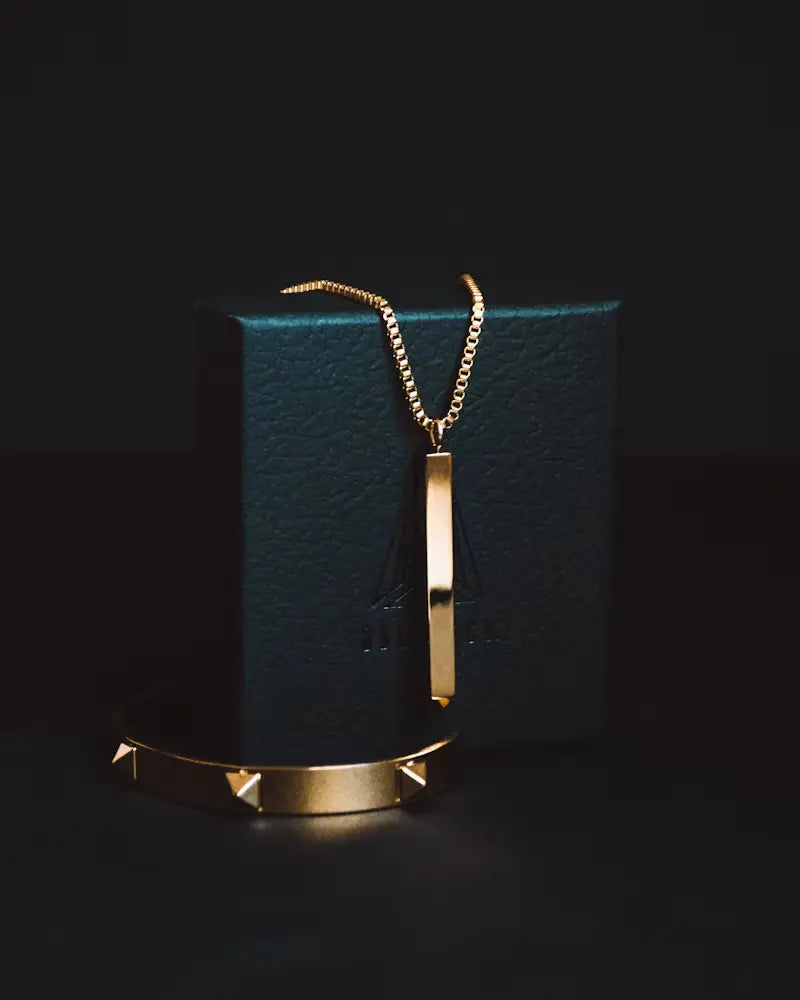 Memorial Necklaces: Carrying Loved Ones in Elegant Jewelry – Titan Casket