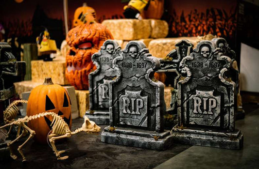 Halloween party ideas: Make your own DIY Halloween graveyard this year!