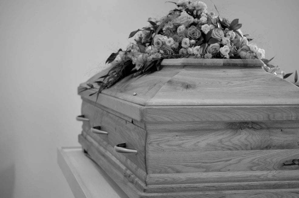 Buying A Casket Online Or Offline: Which Is Better?