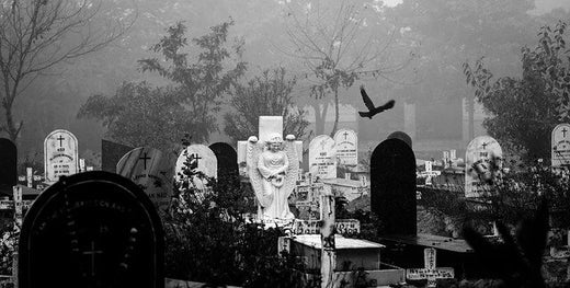10 Graveyard Ideas for Halloween Decoration