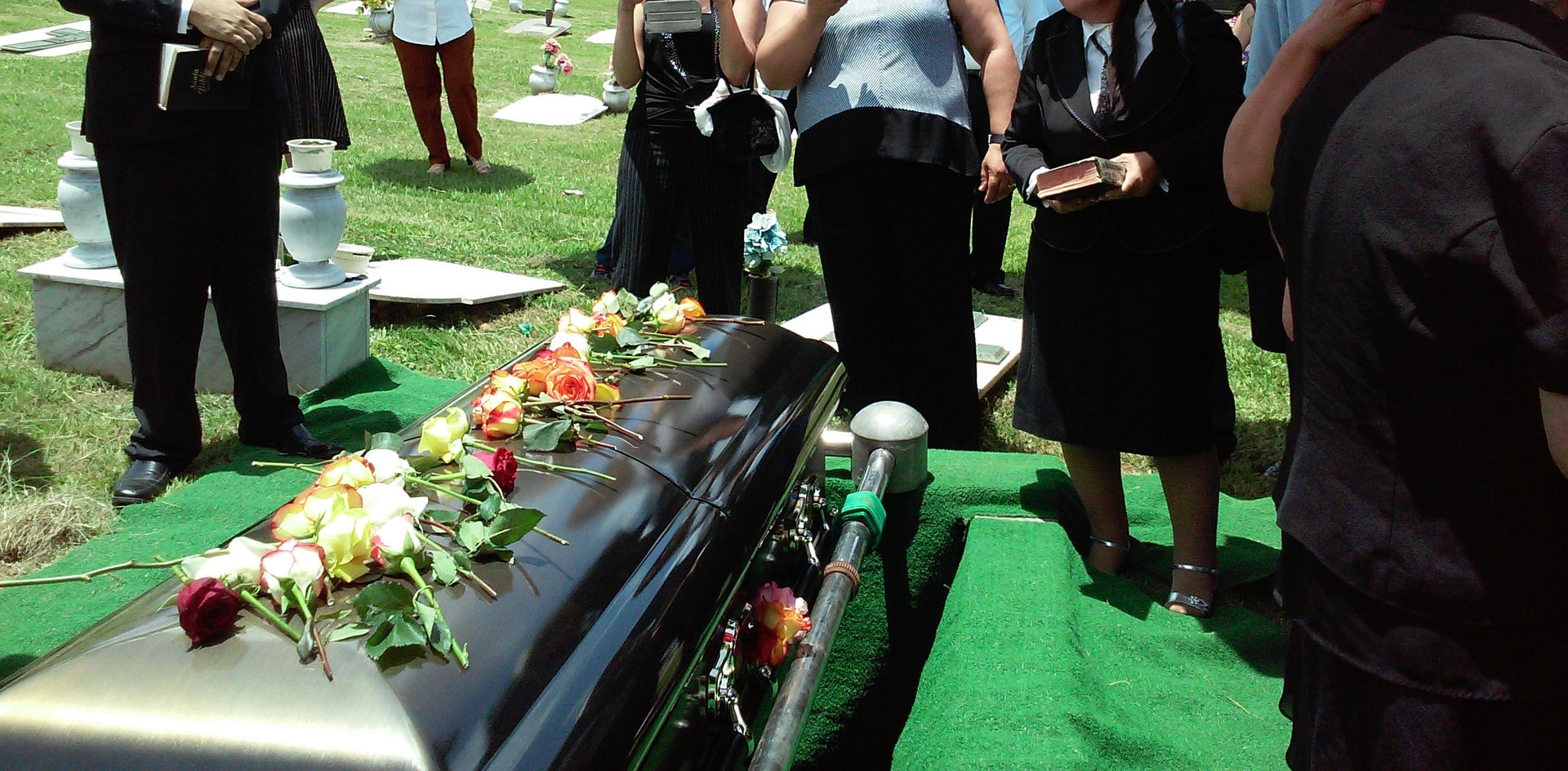 Planning A Graveside Service Here's How You Do It ! Titan Casket
