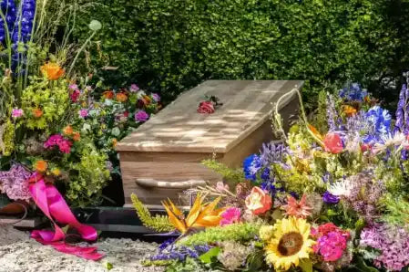 A Guide To Personalizing Your Casket Decoration