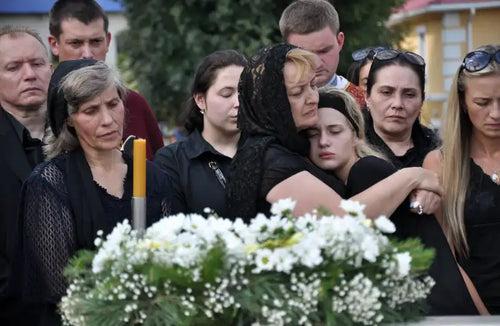 How Do Funerals Work? What Is Involved In An American Funeral Service? – Titan Casket