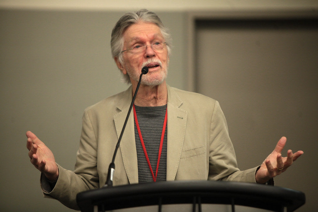 Tom Skerritt speaking at the 2014 Phoenix Comicon Fan Fest in Glendale, Arizona