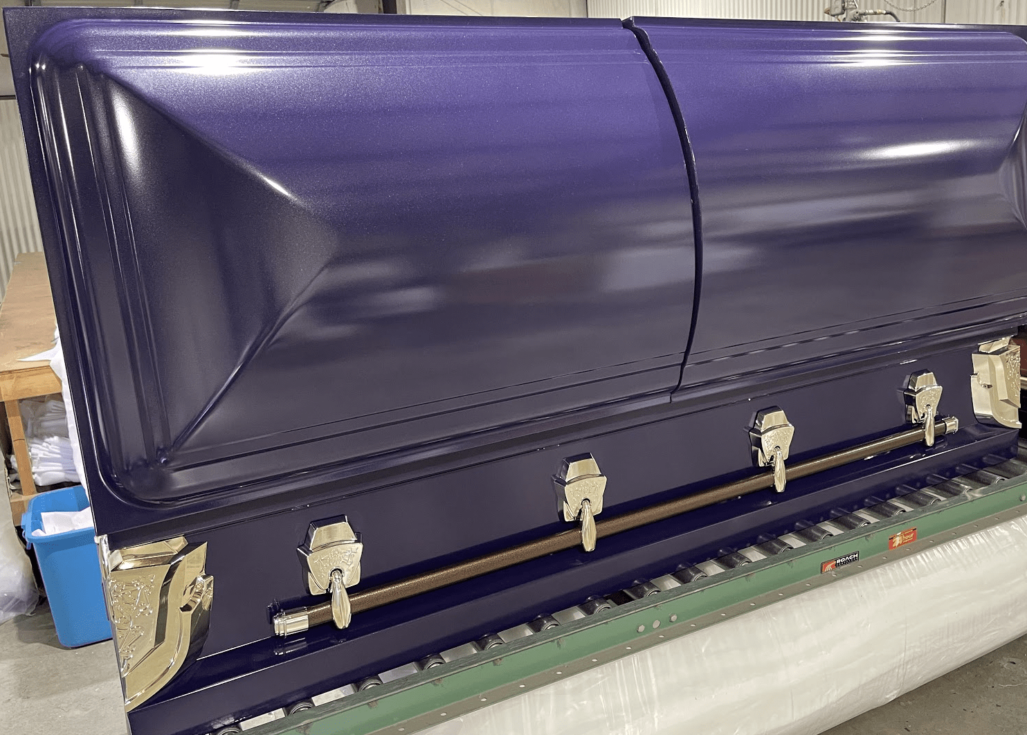 Cambridge Series | Purple and Gold Steel Casket with Copper Vein Bar